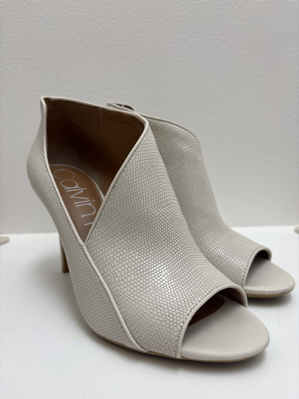 Women's shoes