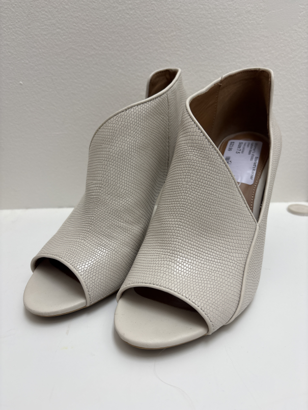 Women's shoes
